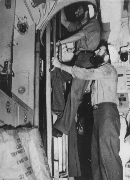 Pampanito ship's cook Joe Eichner (right) and electrician Duncan Brown at the hatch in the crew's mess. Pampanito ship's cook Joe Eichner (right) and electrician Duncan Brown at the hatch in the crew's mess.
