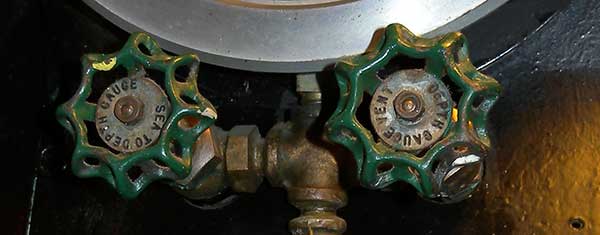 gauge valves